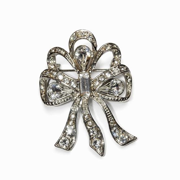 Monet Jewelry - Signed Monet Crystal Bow BroochSilver Tone Vintage DesignerDescriptio